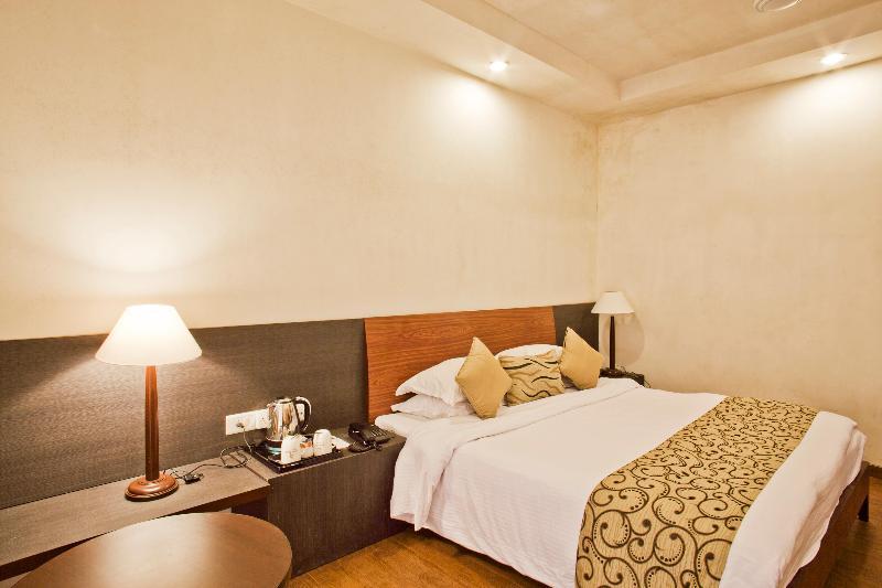 The Riverview Retreat Corbett By Leisure Hotels Garjia Exterior foto